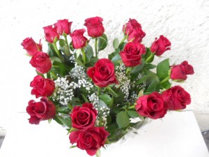 Bukiet 19 długich róż (1) (1)