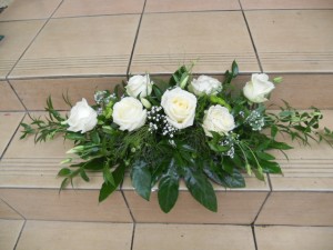 Dekoracja stołu - białe róże
