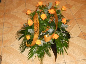 Wiązanka pogrzebowa z 12 pomarańczowych róż