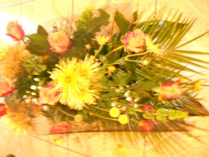 Wiązanka pogrzebowa z chryzantem i róż