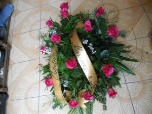 Wiązanka pogrzebowa z różowych róż