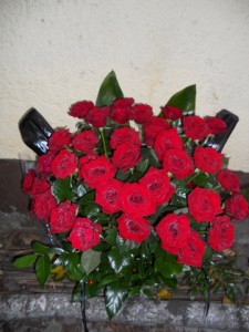 Kosz z 35 czerwonymi różami 