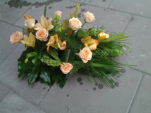 Wiązanka pogrzebowa z herbacianych kwiatów