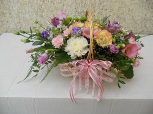 Koszyk z letnimi kwiatkami