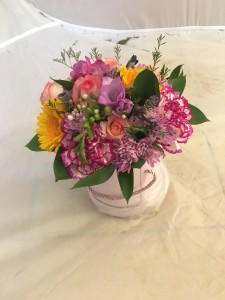 flowerbox z kolorowymi kwiatami