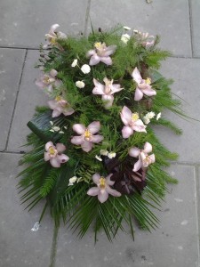 Wiązanka pogrzebowa z różowych orchidei