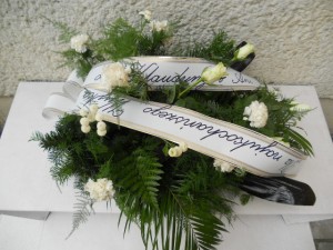 Wiązanka pogrzebowa  z białych kwiatów